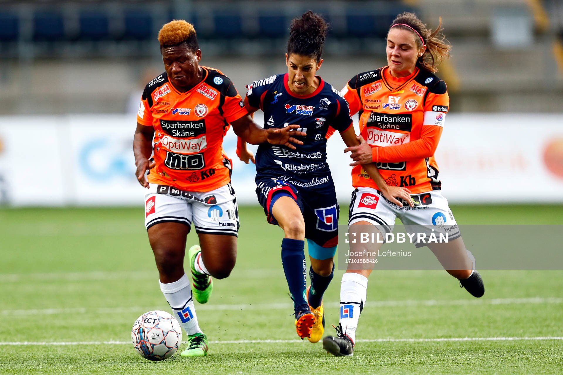 Kristianstads Rita Chikwelu och Linköpings Claudia Neto