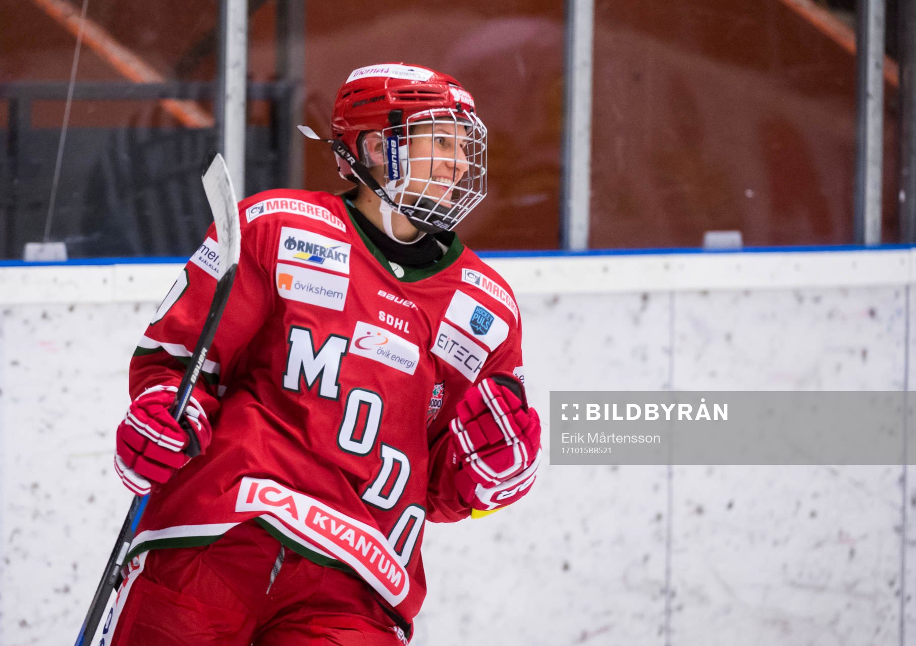 Modos Jenelle Kohanchuk jublar