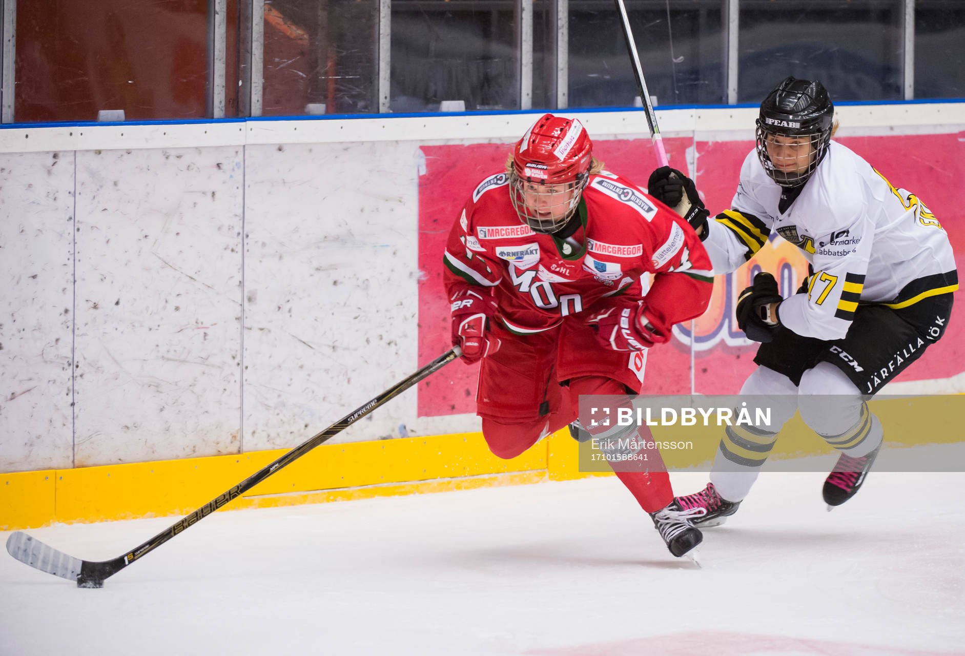 Modos Matilda Holmberg och AIKs Frida Ekdahl i kamp om