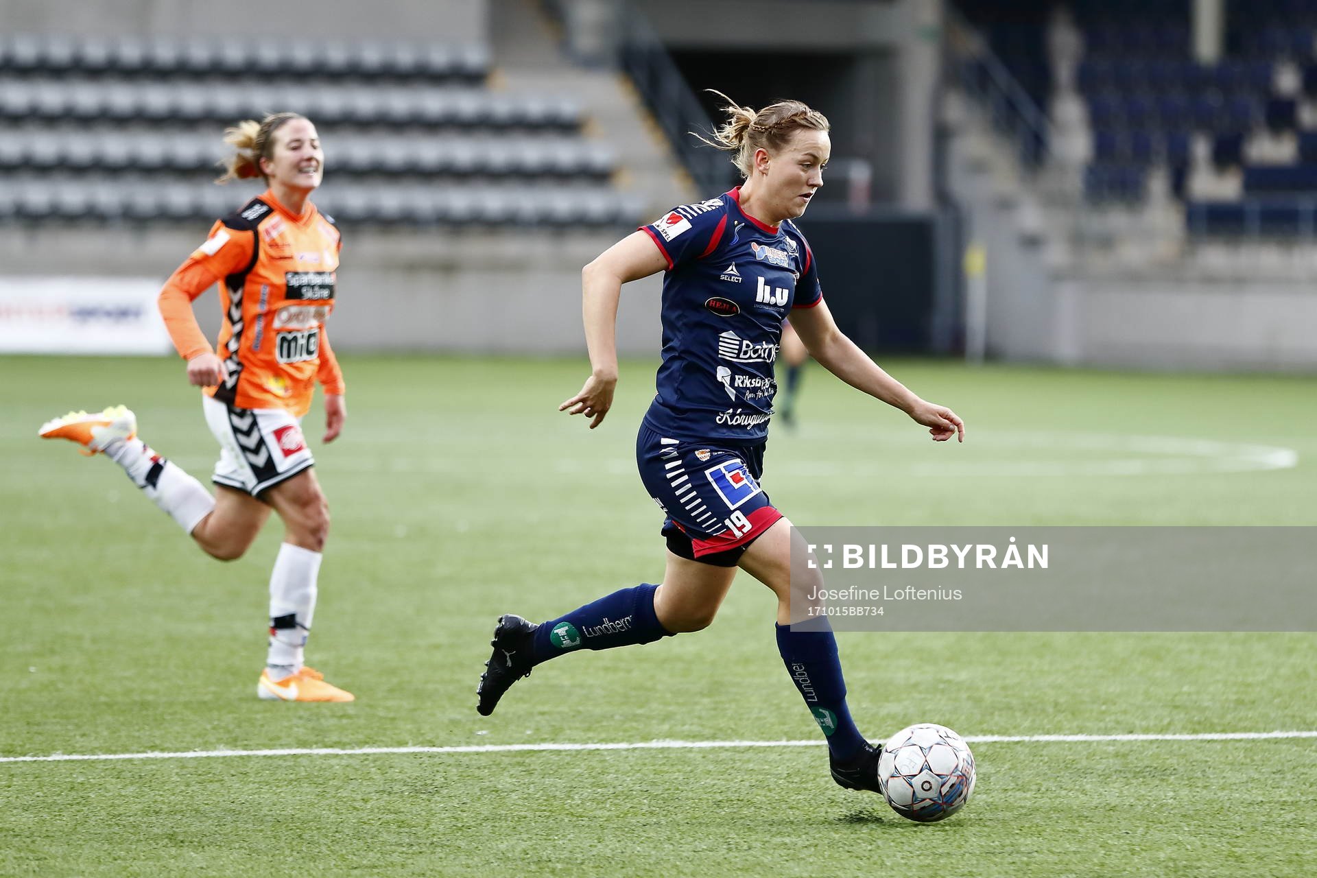 Linköpings Kristine Minde är på väg att göra mål 1-0