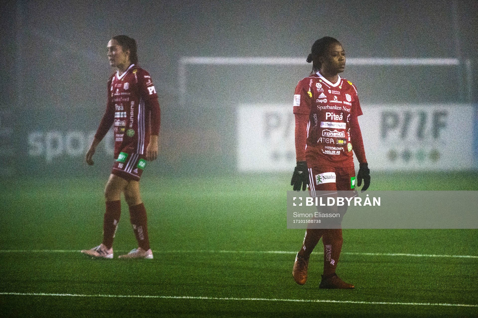 Piteås Felicia Karlsson och Madelen Janogy deppar