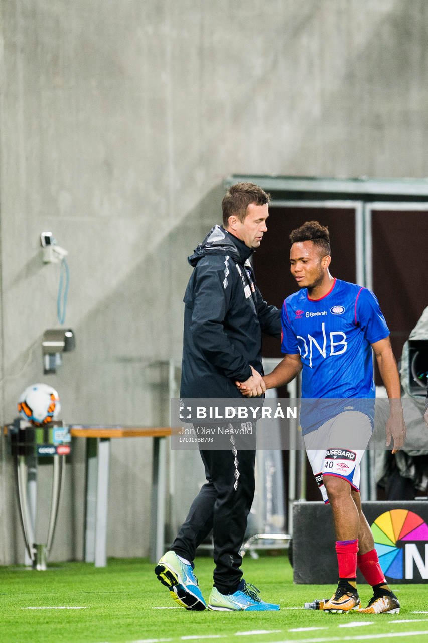 Ronny Deila, head coach of Vålerenga, and Chidera Ejuke of