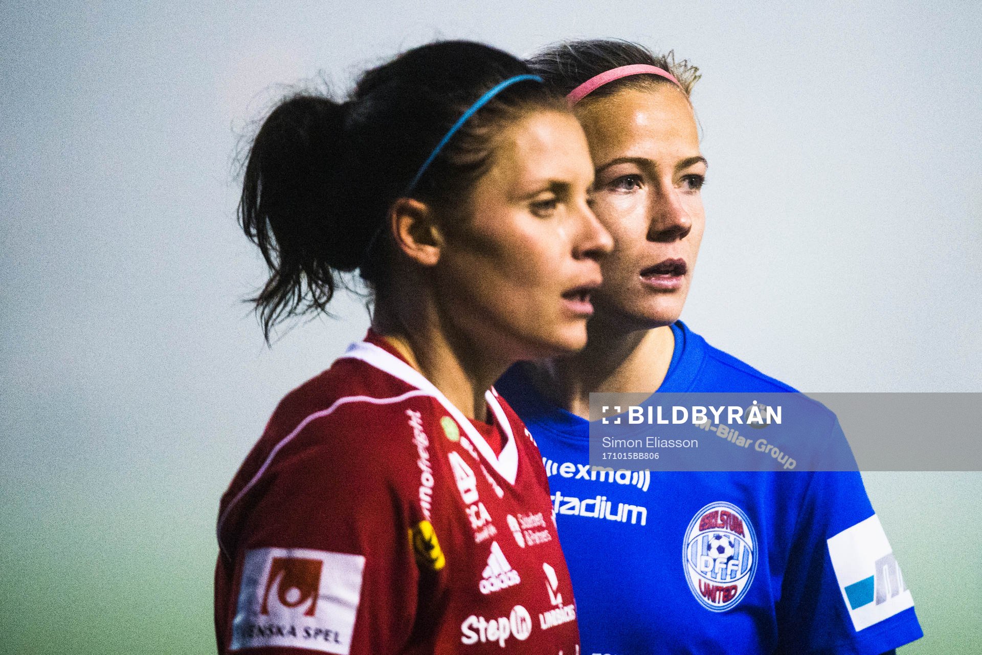 Piteås Hanna Pettersson och Eskilstunas Hanna Glas under fotbollsmatchen i Damallsvenskan mellan Piteå och Eskilstuna den 15 oktober 2017 i Piteå.
