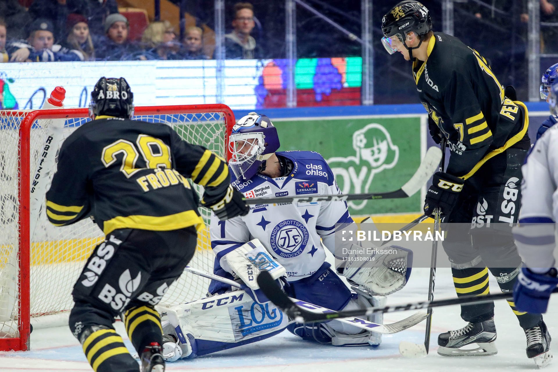 s Filip Windlert gör 0-1 bakom Leksands målvakt Tex