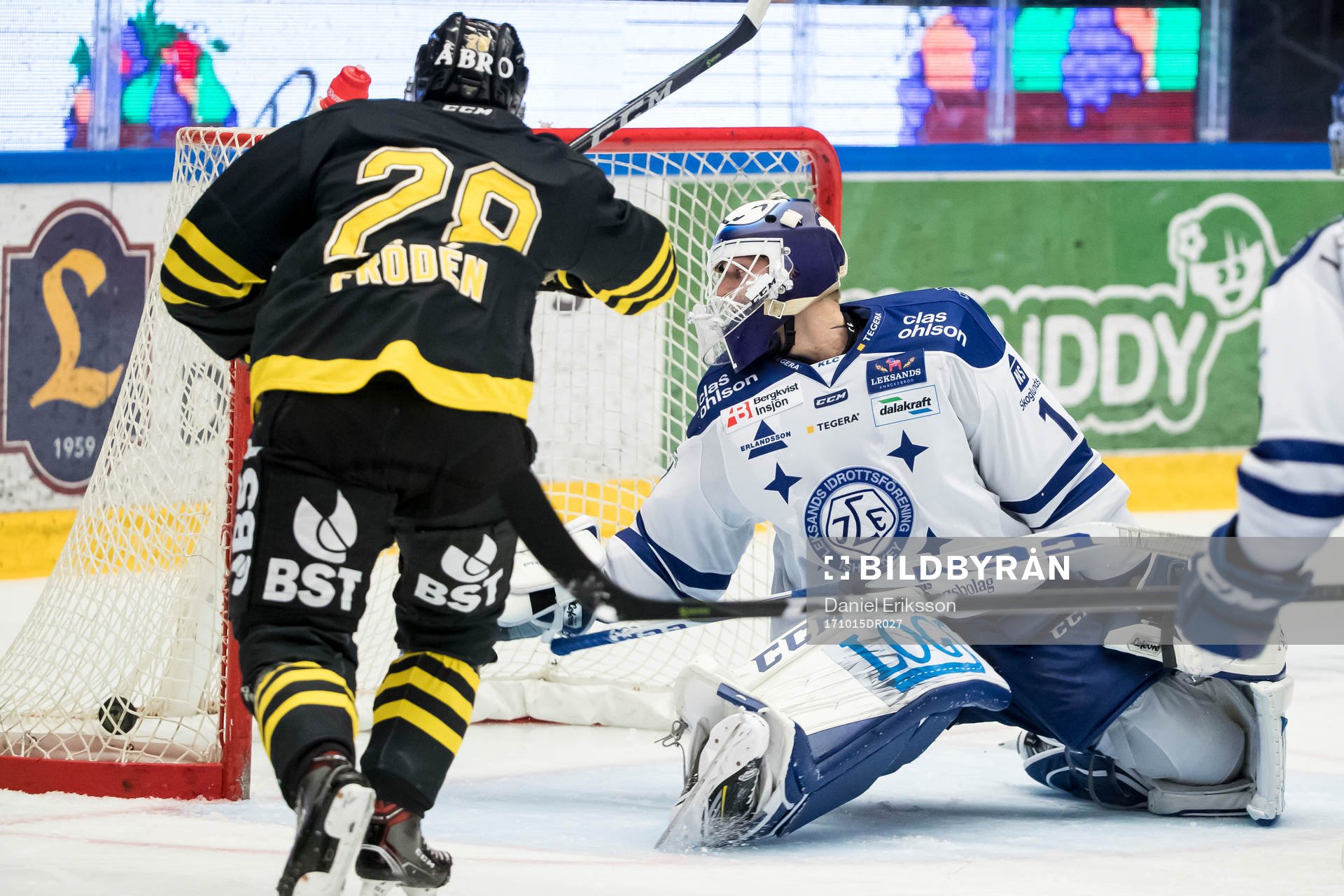 s Jesper Fröden  i ishockeymatchen i Hockeyallsvenskan
