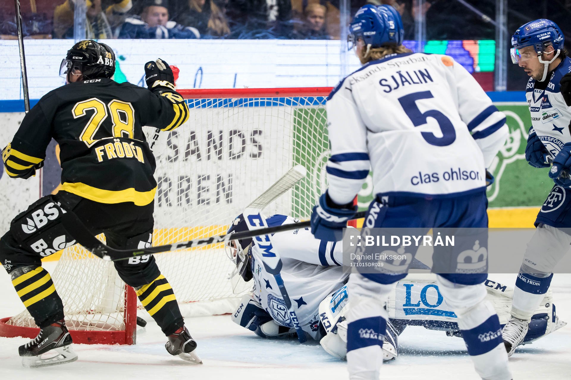 s Jesper Fröden  i ishockeymatchen i Hockeyallsvenskan