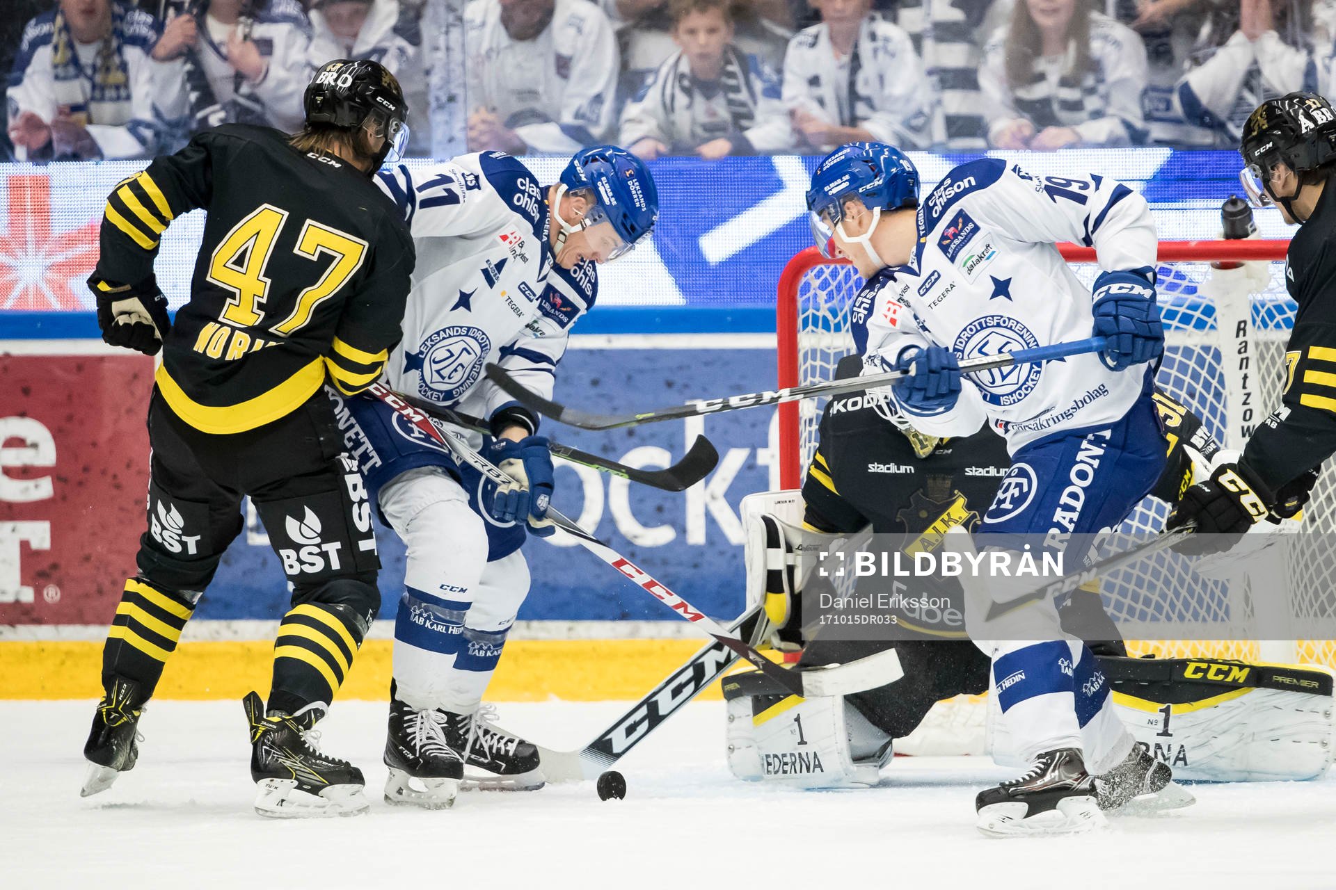 s målvakt Linus Lundin och Eric Norin  i ishockeymatchen i