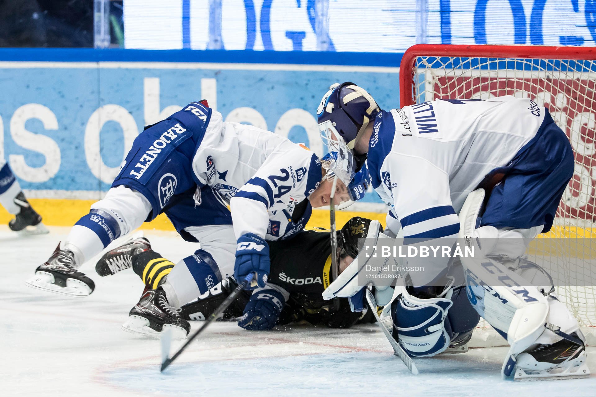 s Jesper Fröden bakom Leksands målvakt Tex Williamsson  i