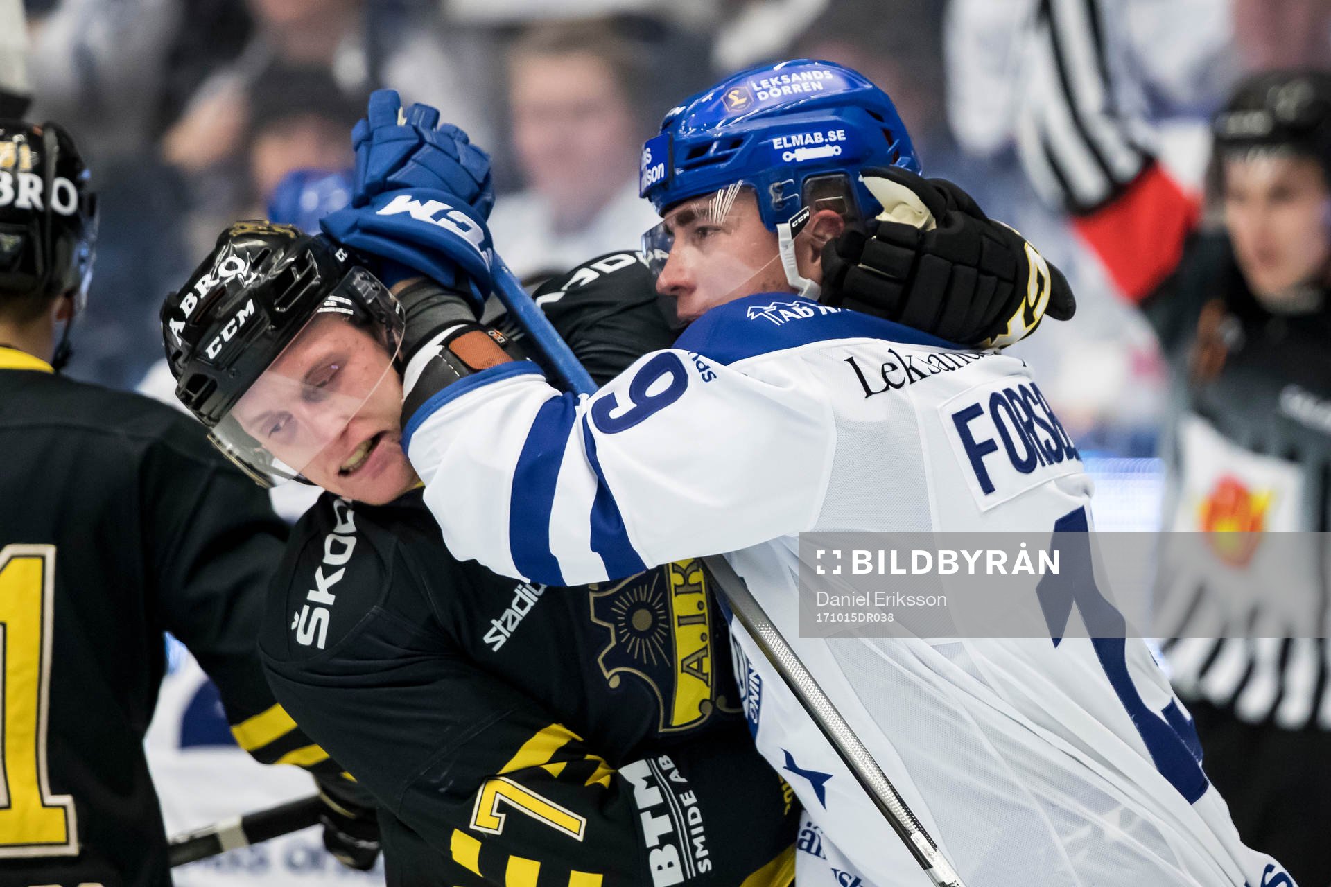 s Filip Windlert i fight i ishockeymatchen i