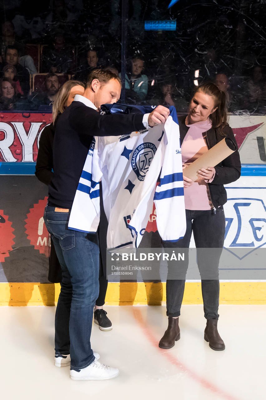 Leksands Elin Lundberg och Sofia  Engström hyllas för 300