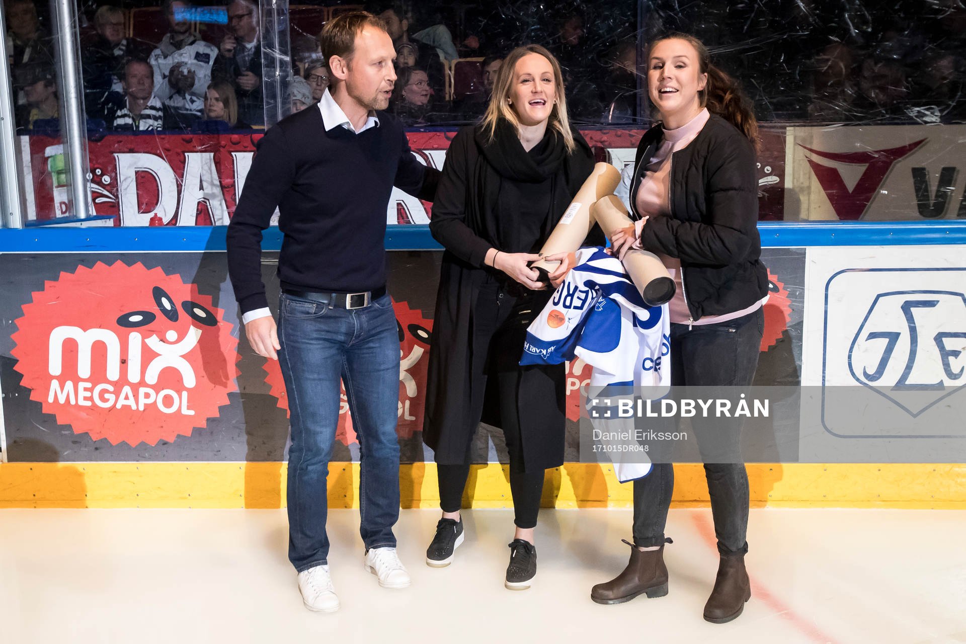 Leksands Elin Lundberg och Sofia  Engström hyllas för 300