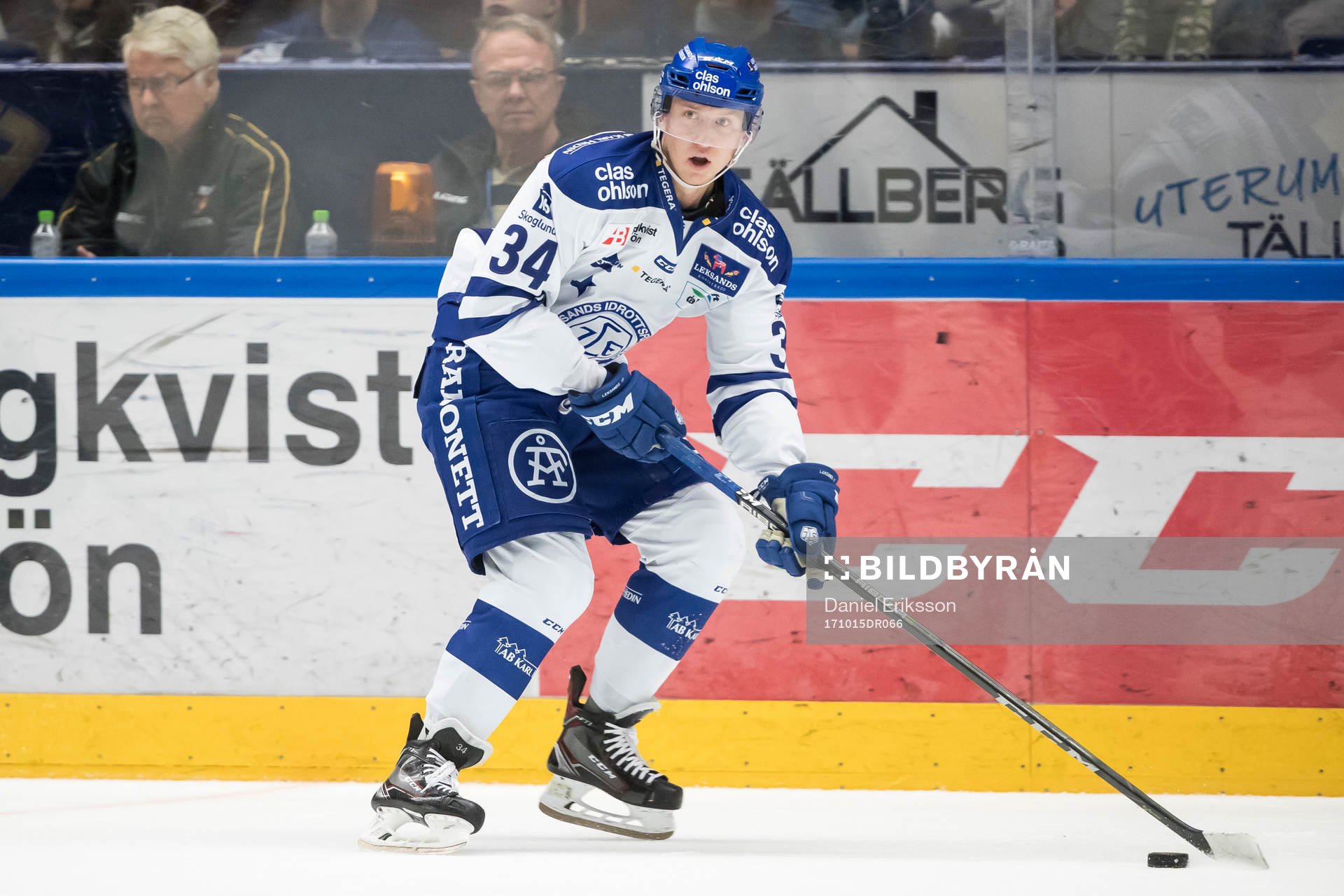 Leksands Olle Alsing  i ishockeymatchen i Hockeyallsvenskan