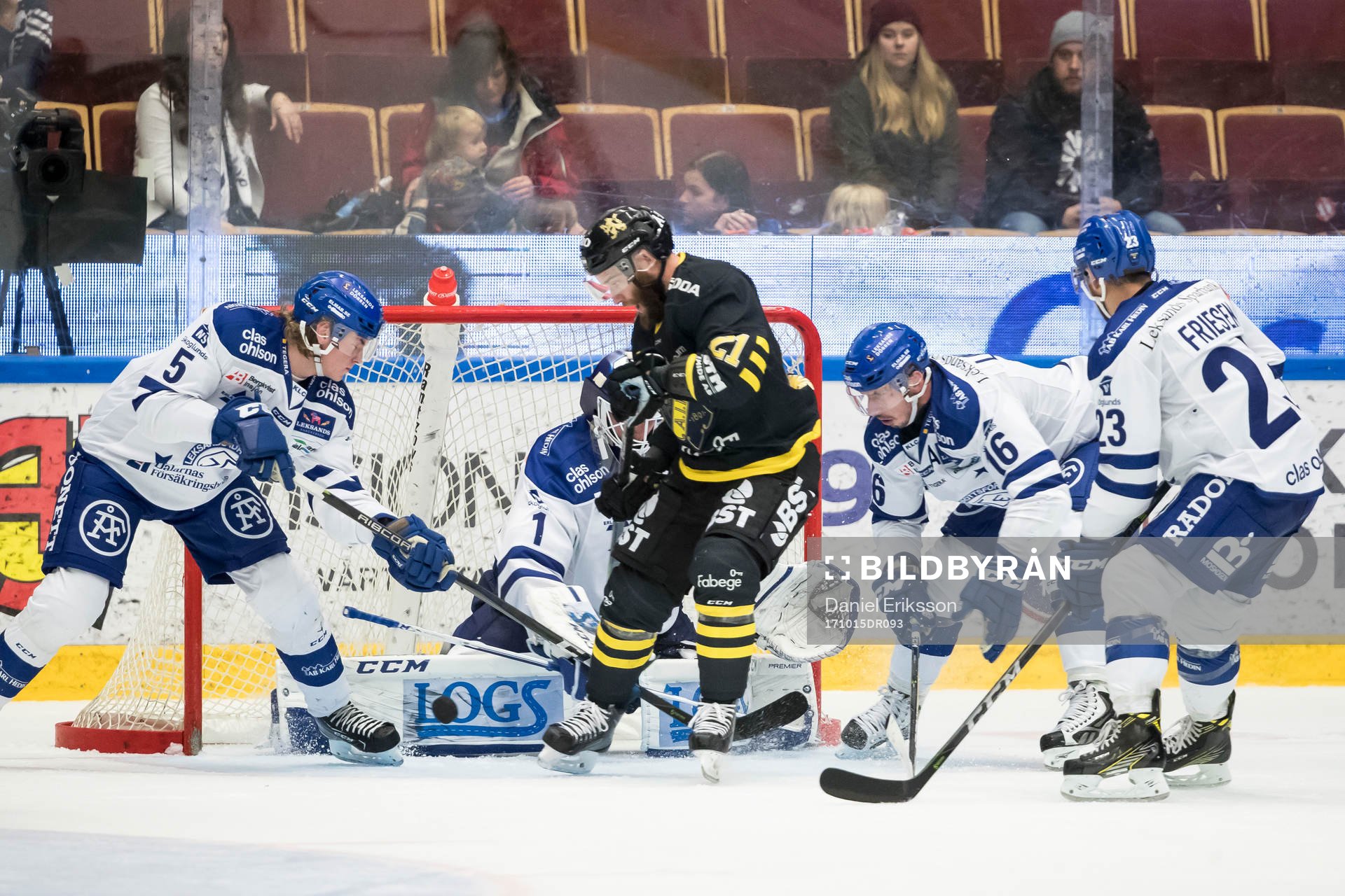 s Christian Sandberg framför Leksands målvakt Tex