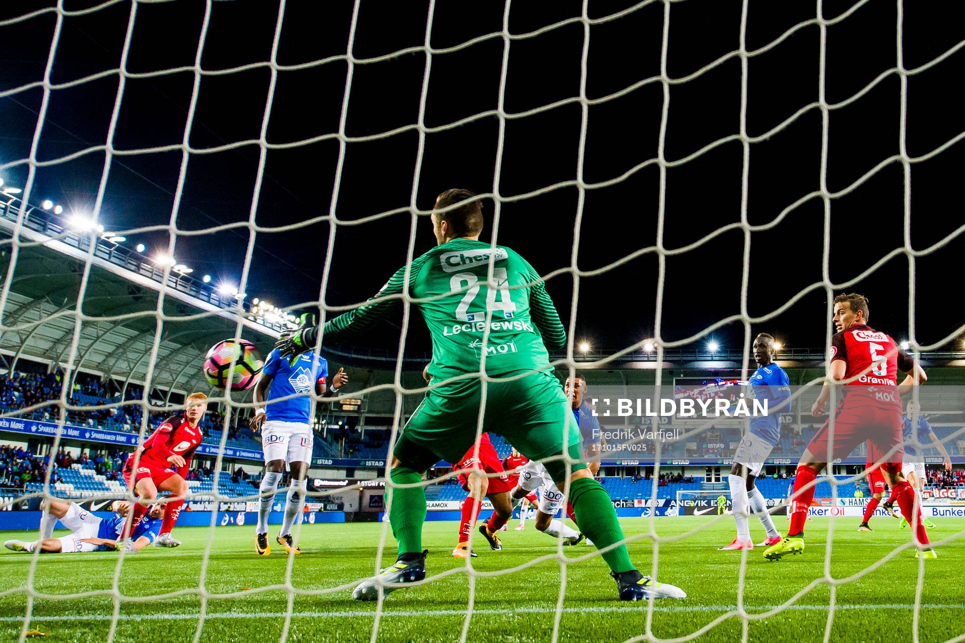 Ruben Gabrielsen of Molde scores 1-0