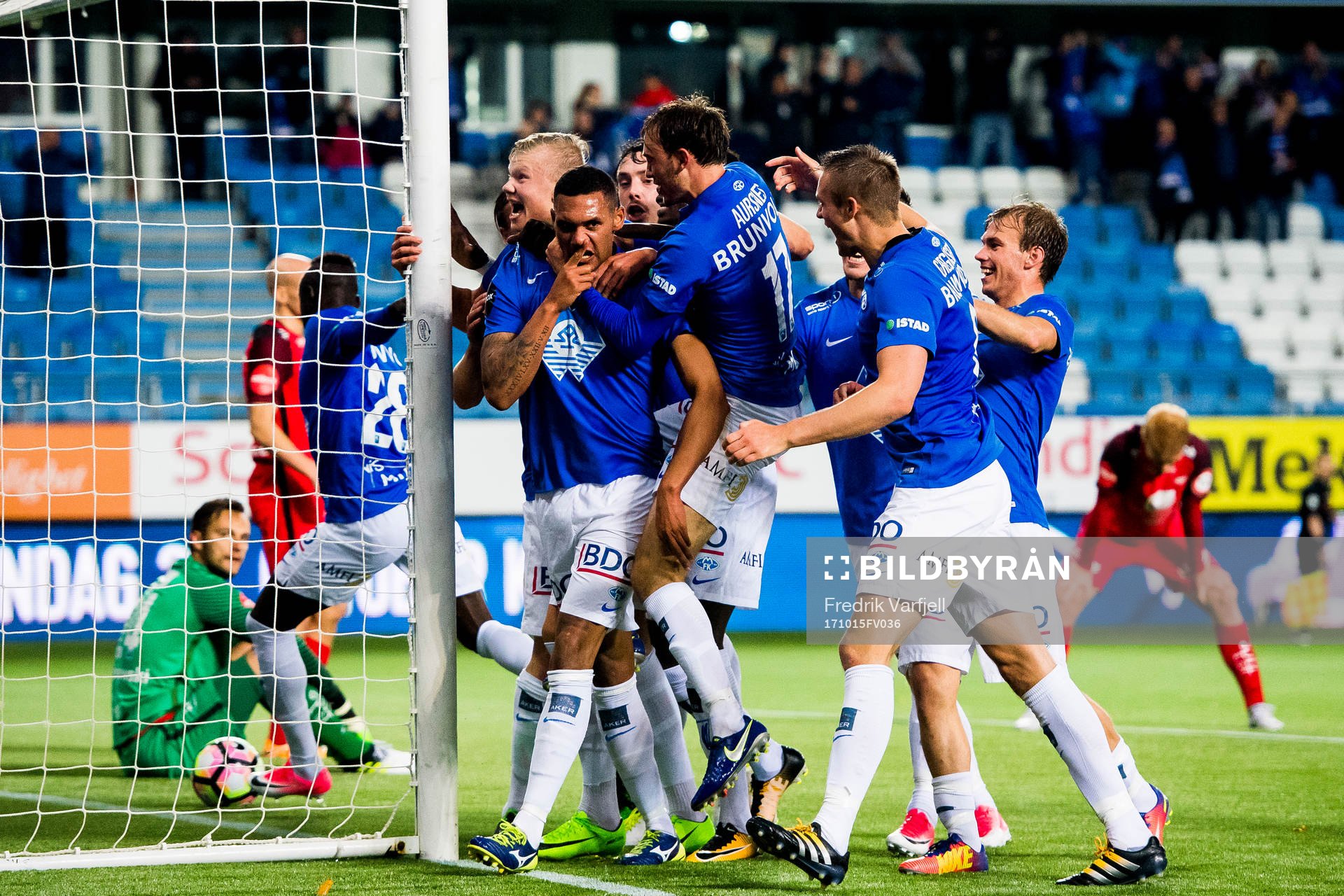Ruben Gabrielsen of Molde scores 1-0