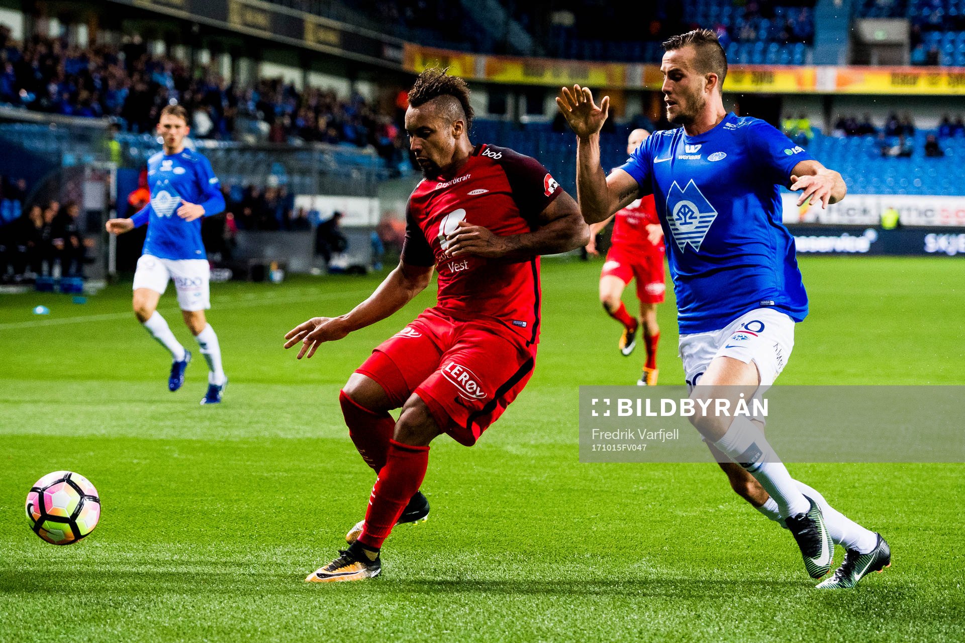 Bismar Acosta of Brann and Fredrik Brustad of Molde