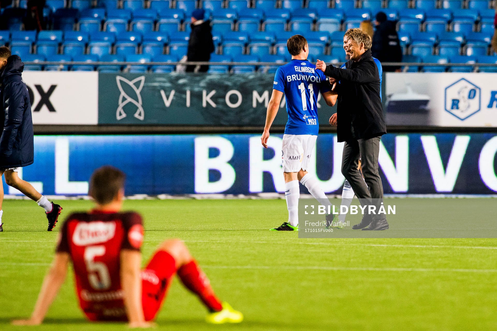 Martin Skjelbreid Ellingsen of Molde and Ole Gunnar Solskjær, manager of Molde celebrates after the Eliteserien match between Molde and Brann on October 15, 2017 in Molde. 