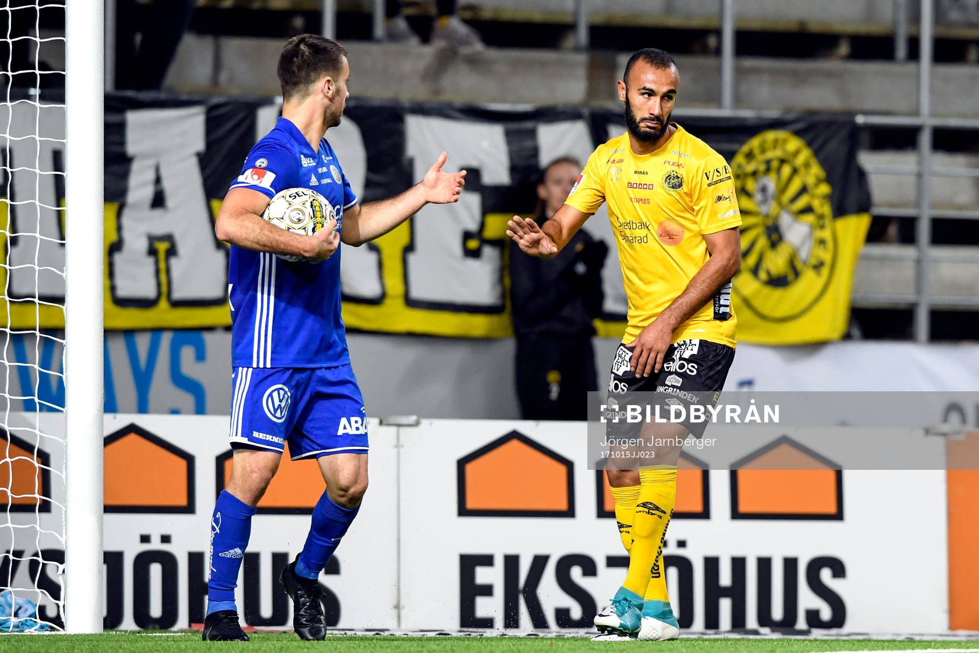 Elfsborgs Issam Jebali försöker ta bollen
