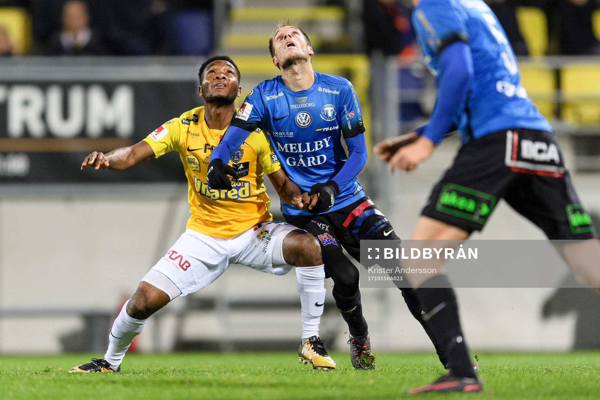 Falkenbergs Enock Kwakwa och Trelleborgs Zoran Jovanovic