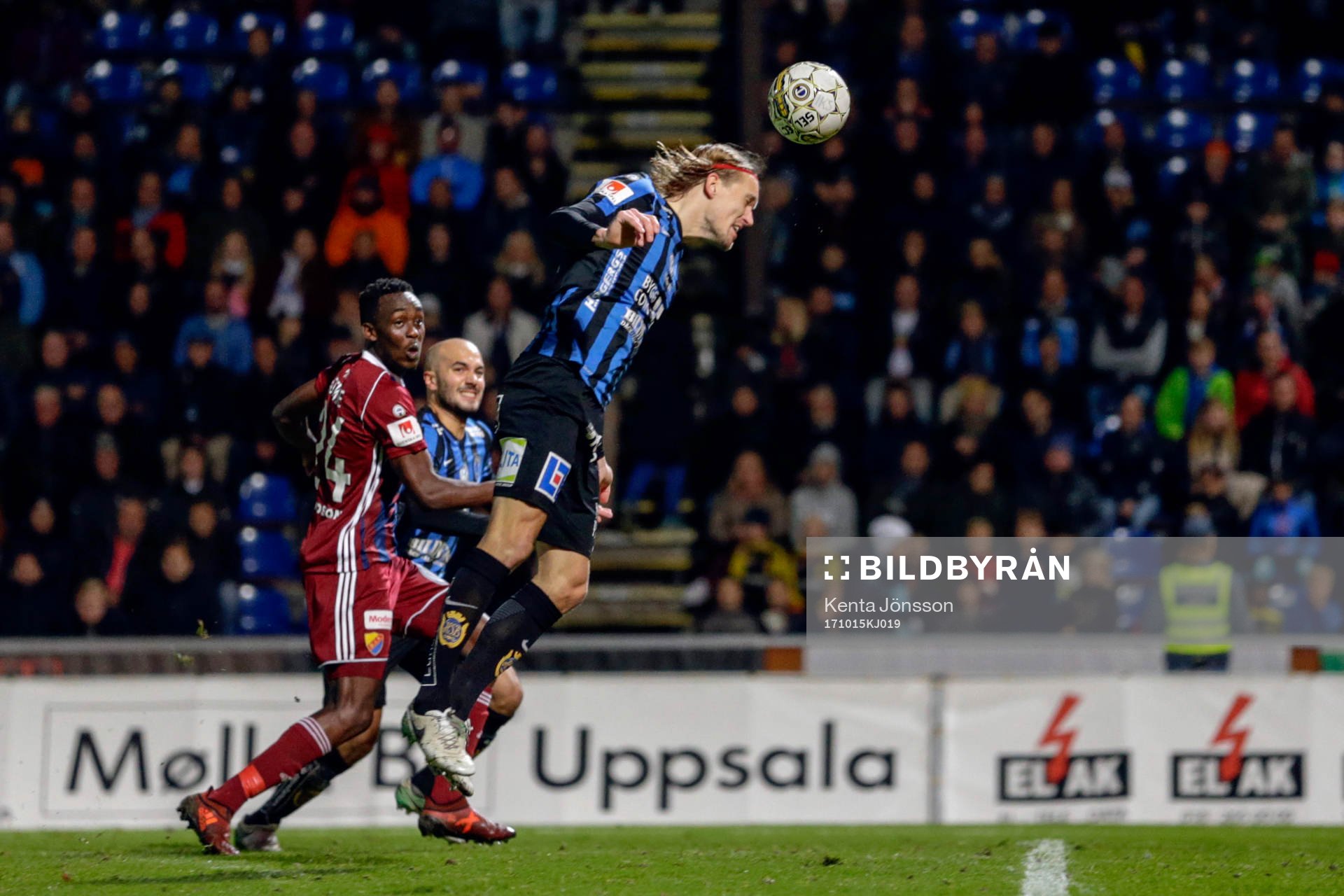 Sirius Kim Skoglund nickar undan
