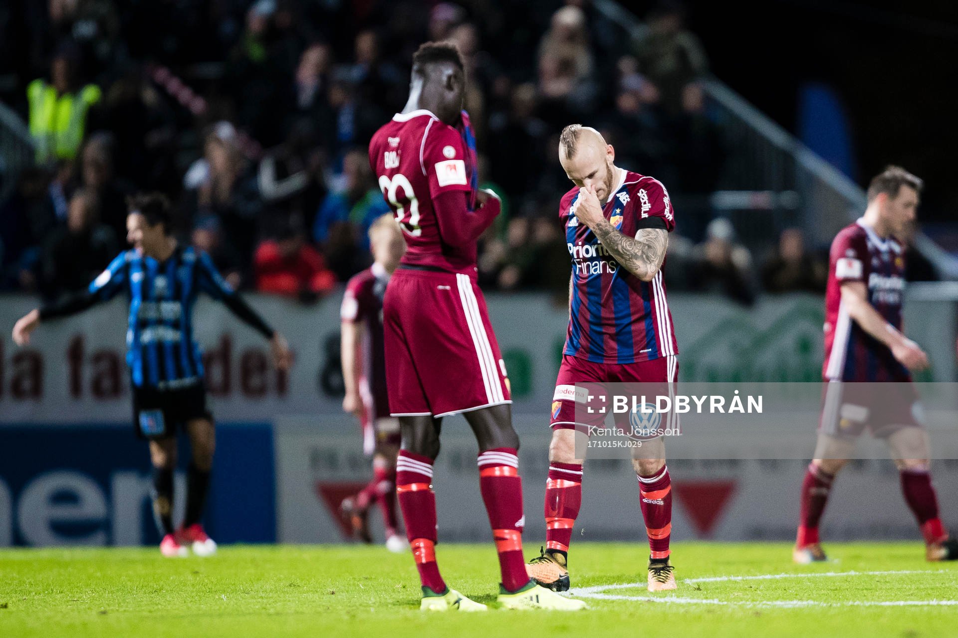 Djurgårdens Magnus Eriksson och Aliou Badji deppar