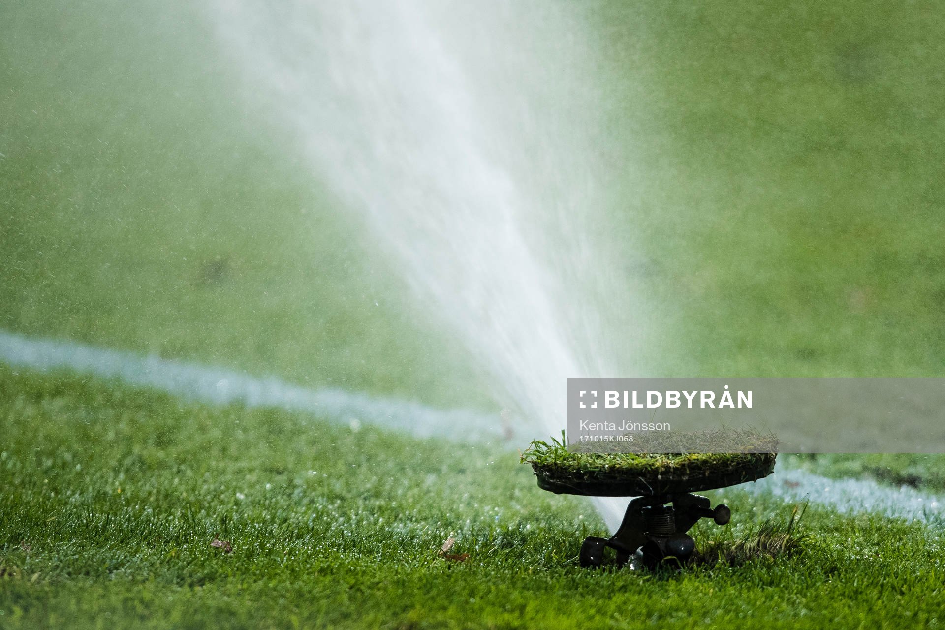 En vattenspridare innan fotbollsmatchen i Allsvenskan