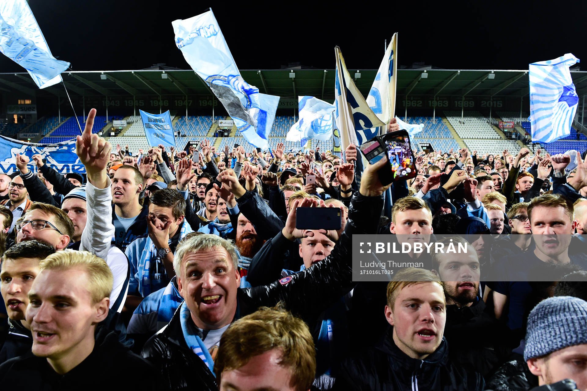 Malmö FFs supportrar jublar