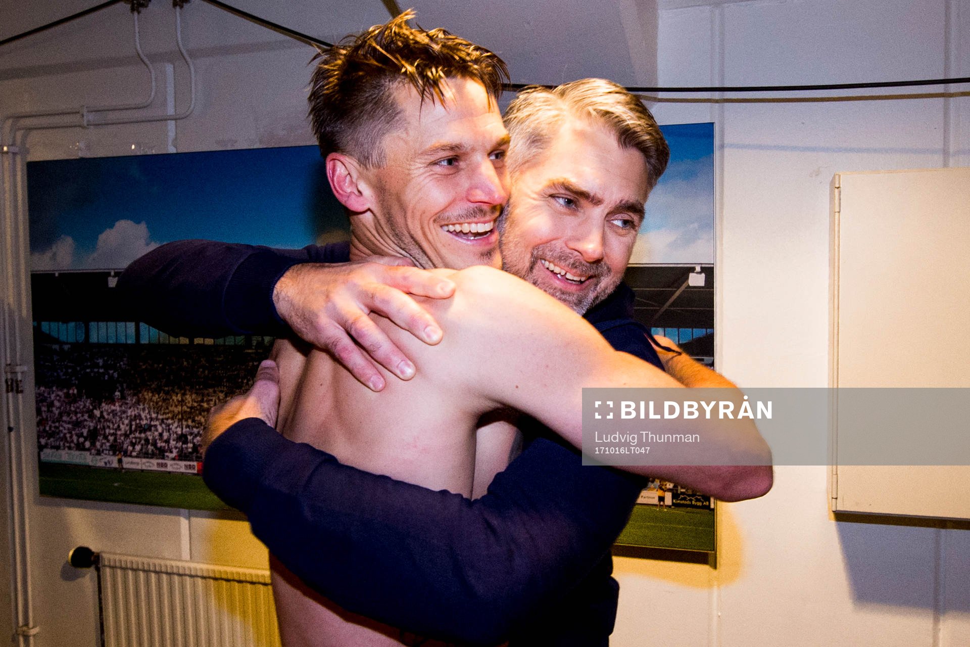 Malmö FFs Markus Rosenberg kramar orm VD Niclas Carlnén