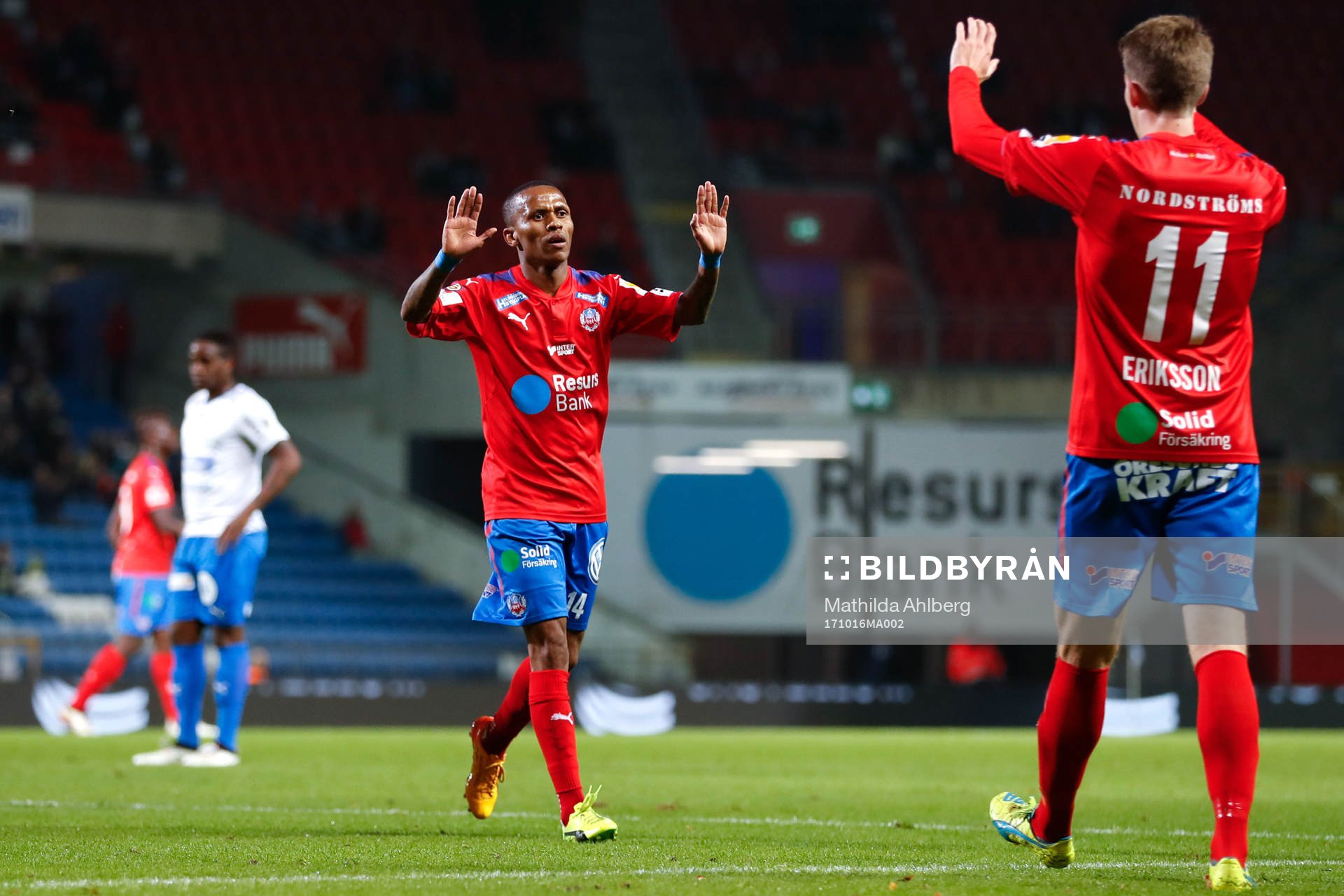 Helsingborgs Bradley Surprise Ralani jublar efter 1-0 under fotbollsmatchen i Superettan mellan Helsingborg och Värnamo den 16 oktober 2017 i Helsingborg.