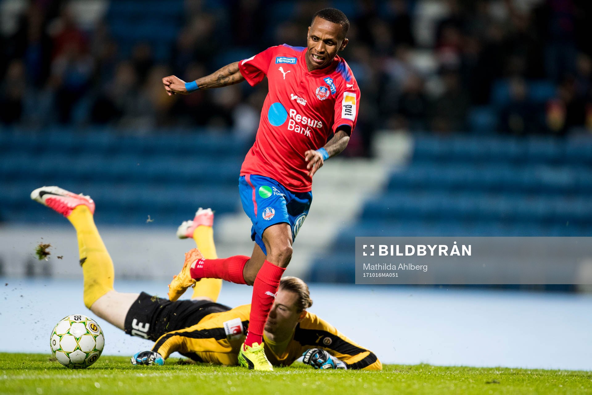 Värnamos målvakt Tobias Andersson och Helsingborgs