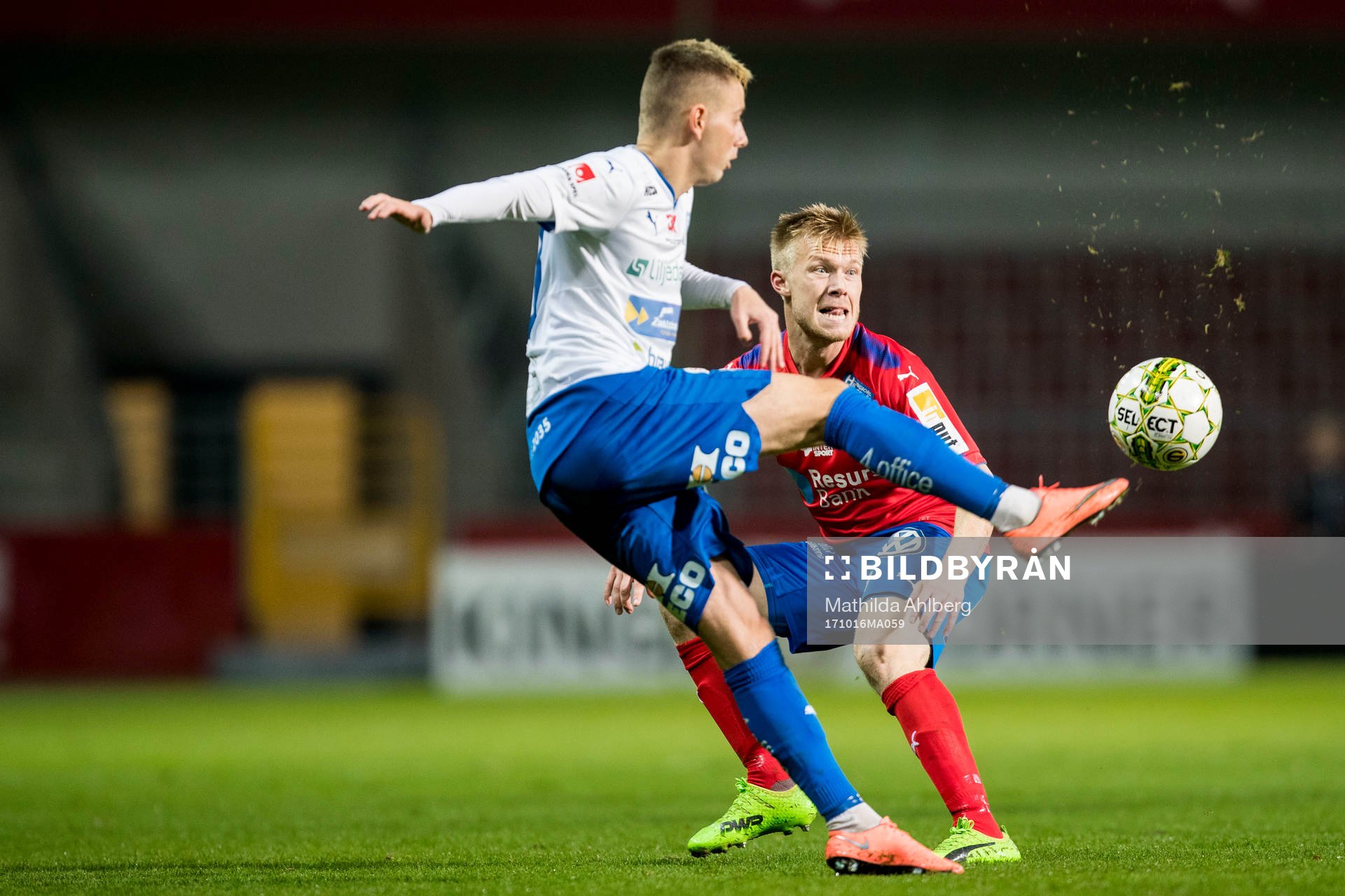Värnamos Petar Petrovic och Helsingborgs Andreas Landgren