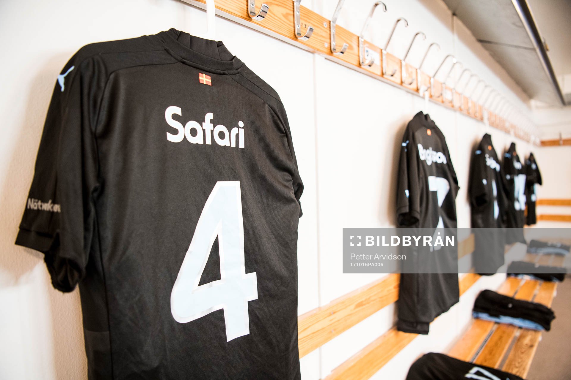 Malmö FFs Behrang Safari matchtröja hänger redo i