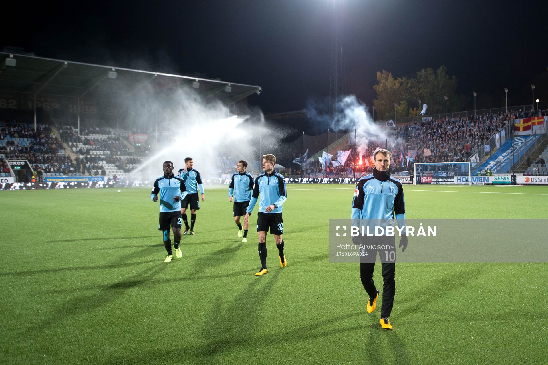 Malmö FFs Magnus Wolff Eikrem lämnar planen