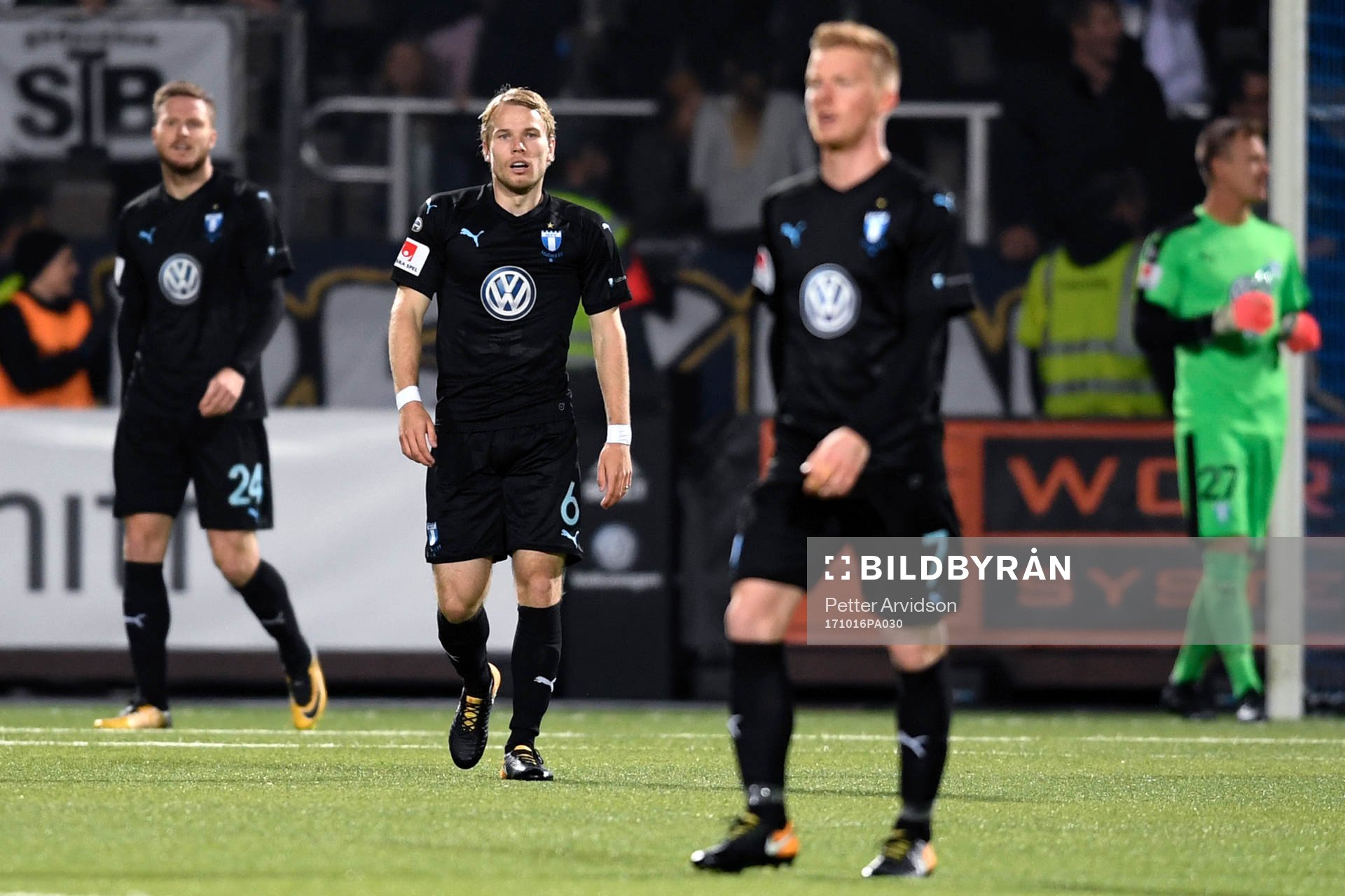 Malmö FFs Oscar Lewicki deppar