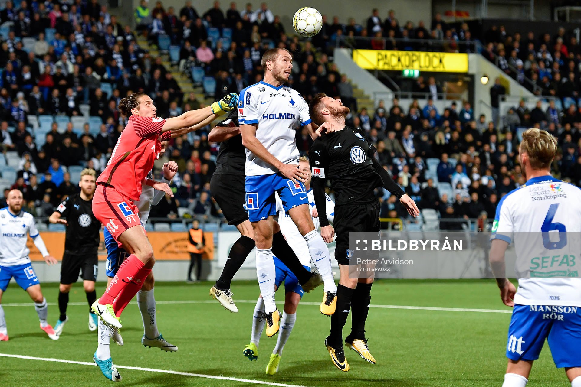 Norrköpings målvakt David Mitov Nilsson och Malmö FFs