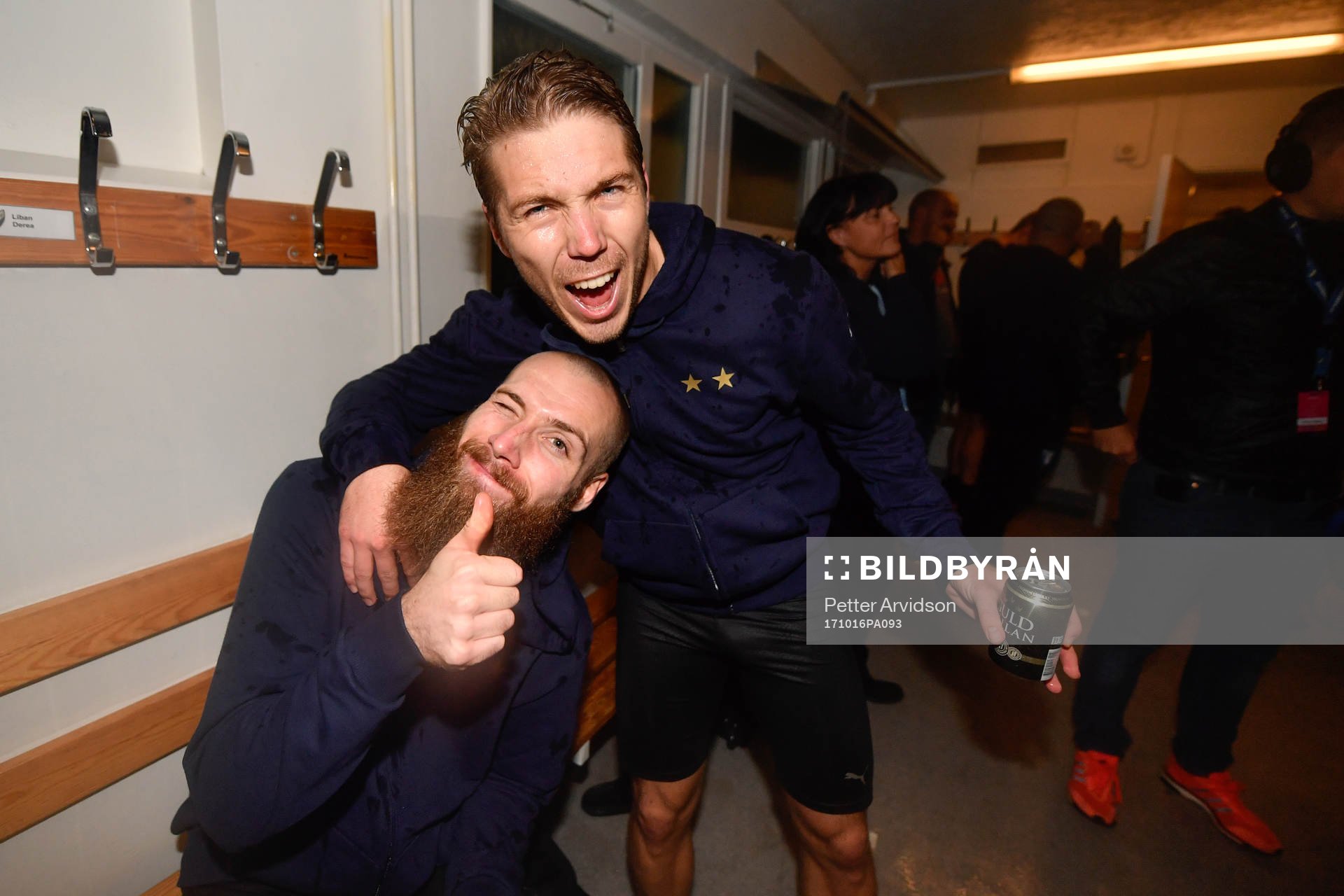 Malmö FFs Jo Inge Berget och Anton Tinnerholm jublar efter fotbollsmatchen i Allsvenskan mellan Norrköping och Malmö FF den 16 oktober 2017 i Norrköping.