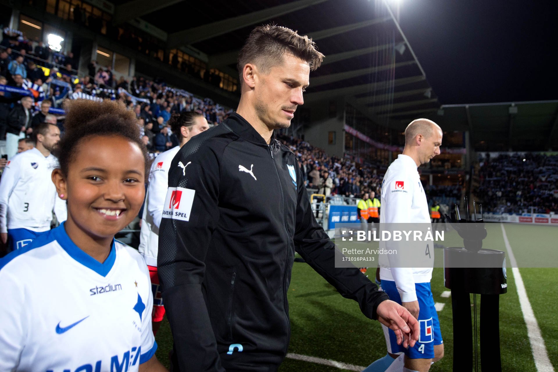 Malmö FFs Markus Rosenberg går in på planen innan