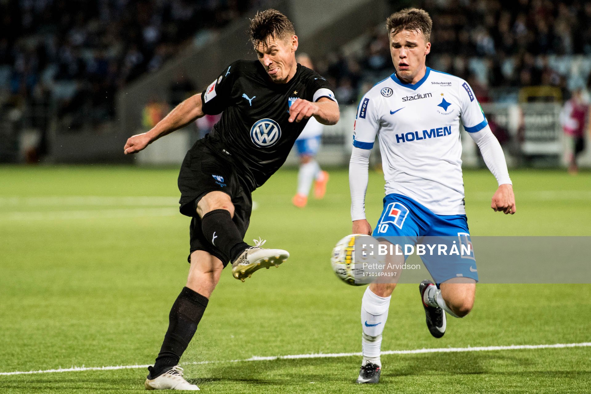 Malmö FFs Markus Rosenberg och Norrköpings Simon Skrabb