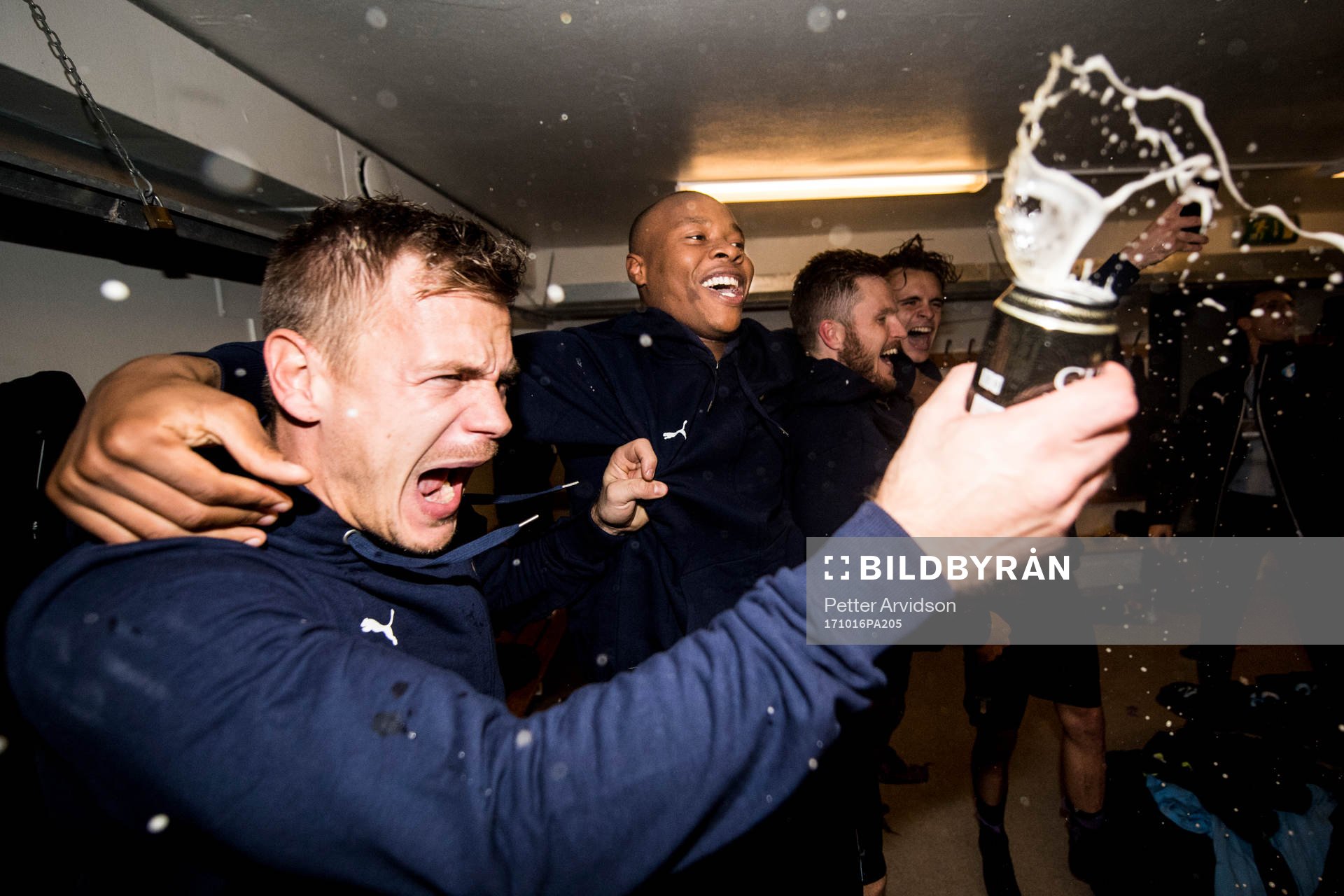 Malmö FFs målvakt Johan Dahlin och Carlos Strandberg
