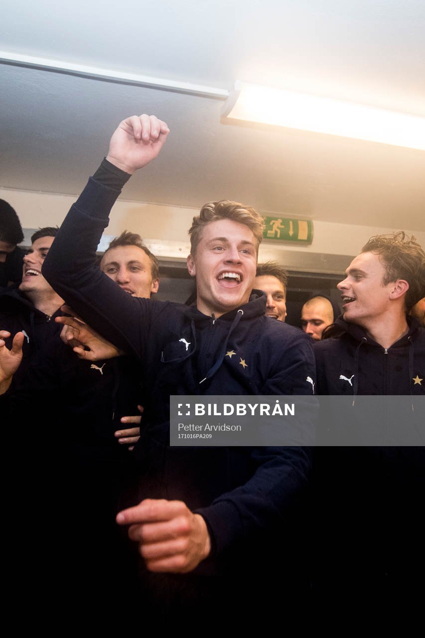 Malmö FFs Mattias Svanberg jublar i omklädningsrummet