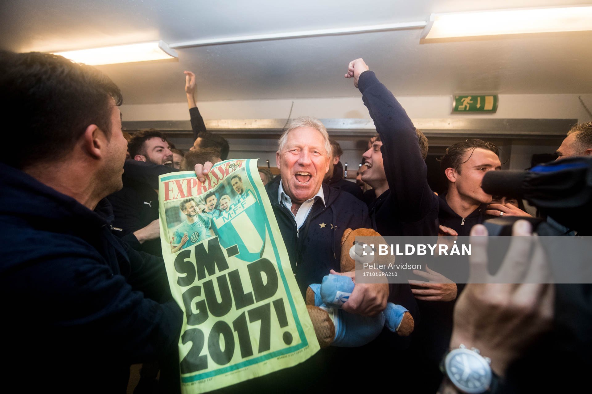 Malmö FFs materialförvaltare Swidde Nilsson jublar i