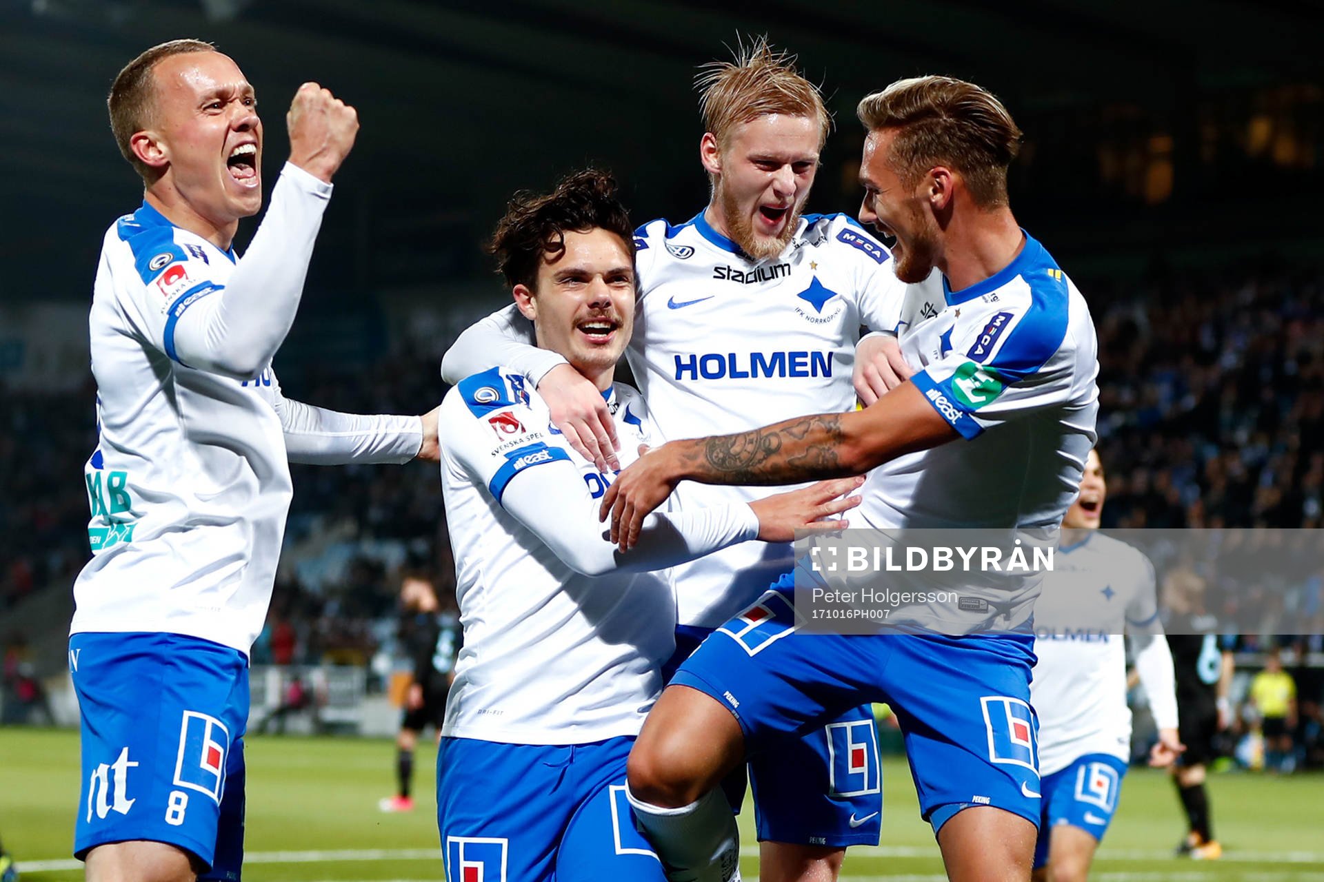 Norrköpings David Moberg Karlsson jublar med sina