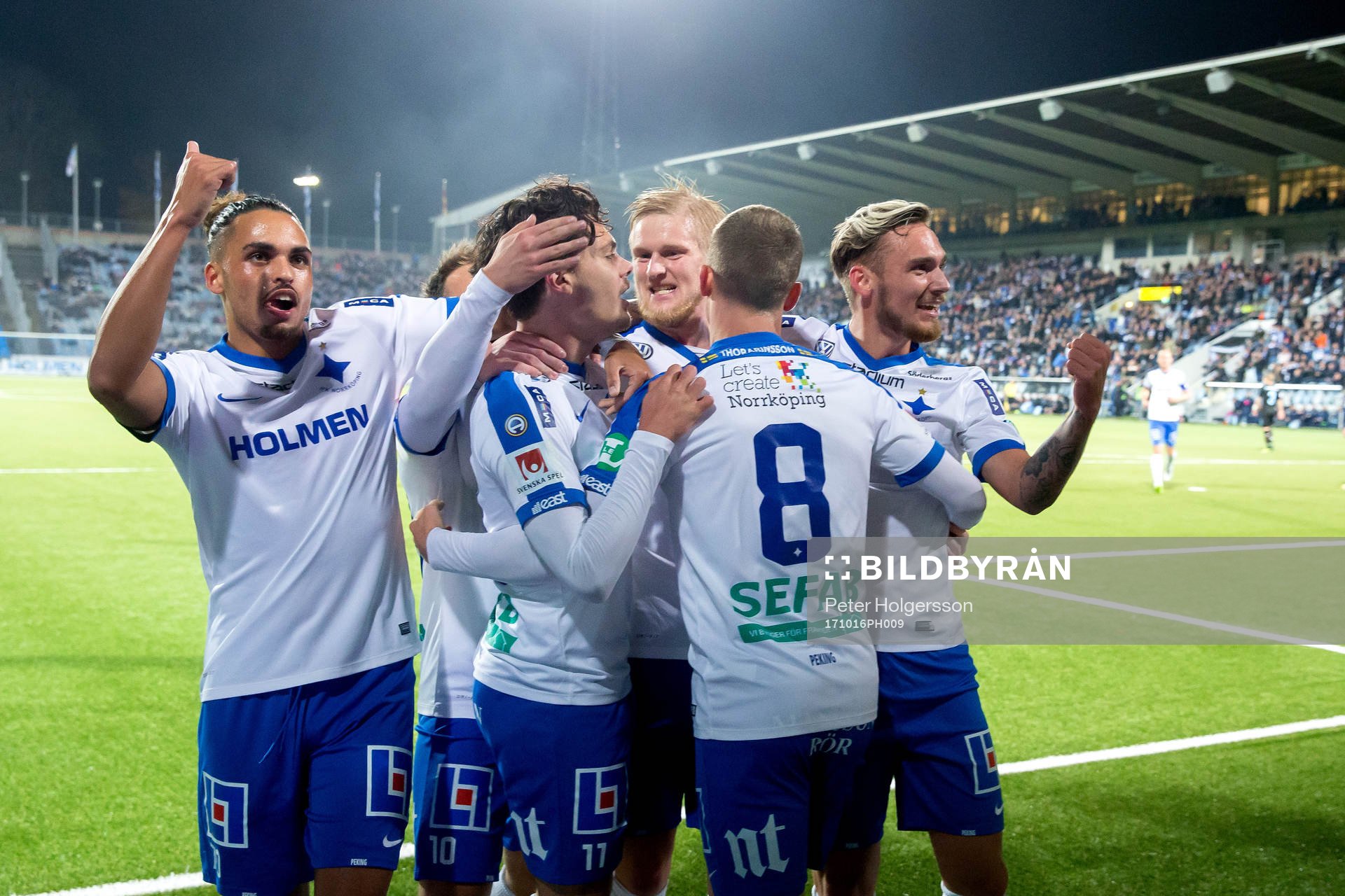 Norrköpings David Moberg Karlsson jublar med sina