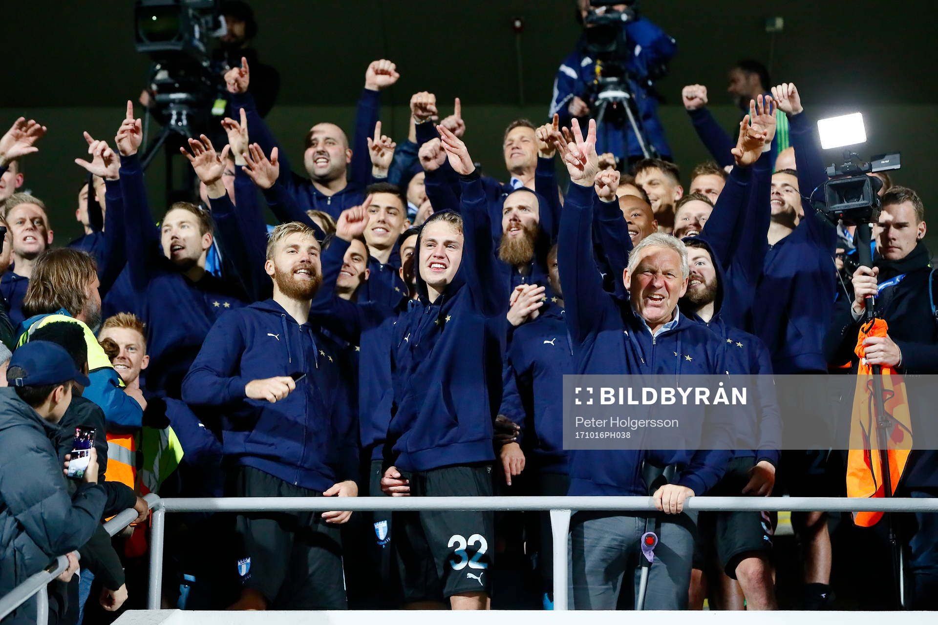 Malmö FF jublar framför sina supporters