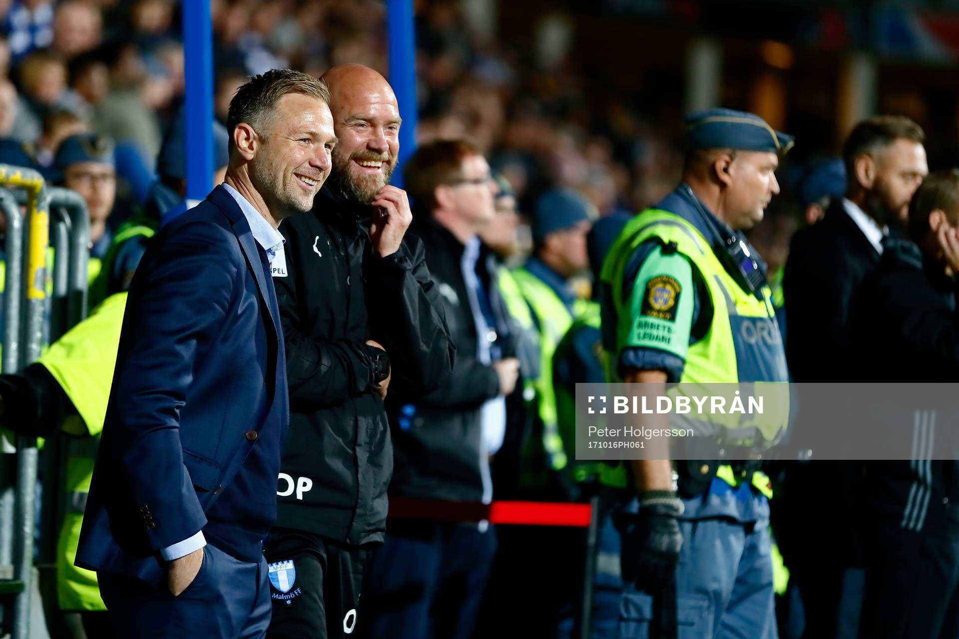 Malmös FFs tränare Magnus Pehrsson jublar under fotbollsmatchen i Allsvenskan mellan Norrköping och Malmö FF den 16 oktober 2017 i Norrköping.