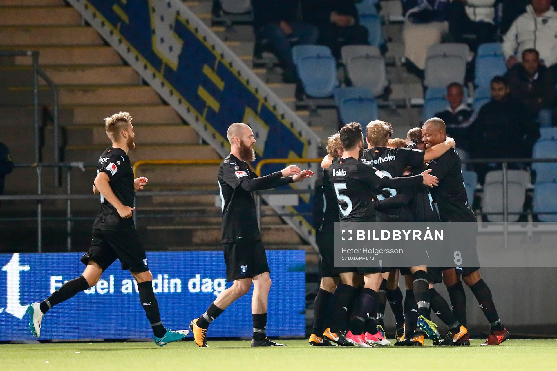 Jubel efter mål 1-2 av Malmös FFs Anders Christiansen under fotbollsmatchen i Allsvenskan mellan Norrköping och Malmö FF den 16 oktober 2017 i Norrköping.