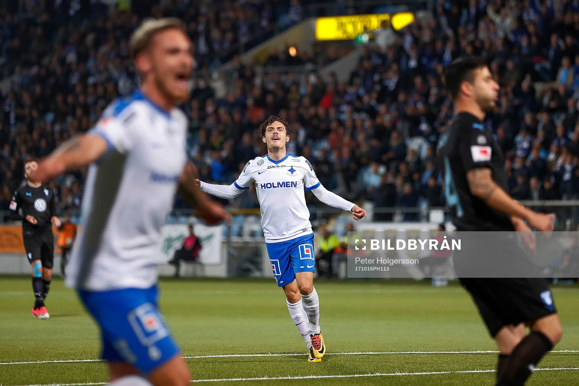 jubel efter mål 1-0 av Norrköpings Aslak Falch under fotbollsmatchen i Allsvenskan mellan Norrköping och Malmö FF den 16 oktober 2017 i Norrköping.