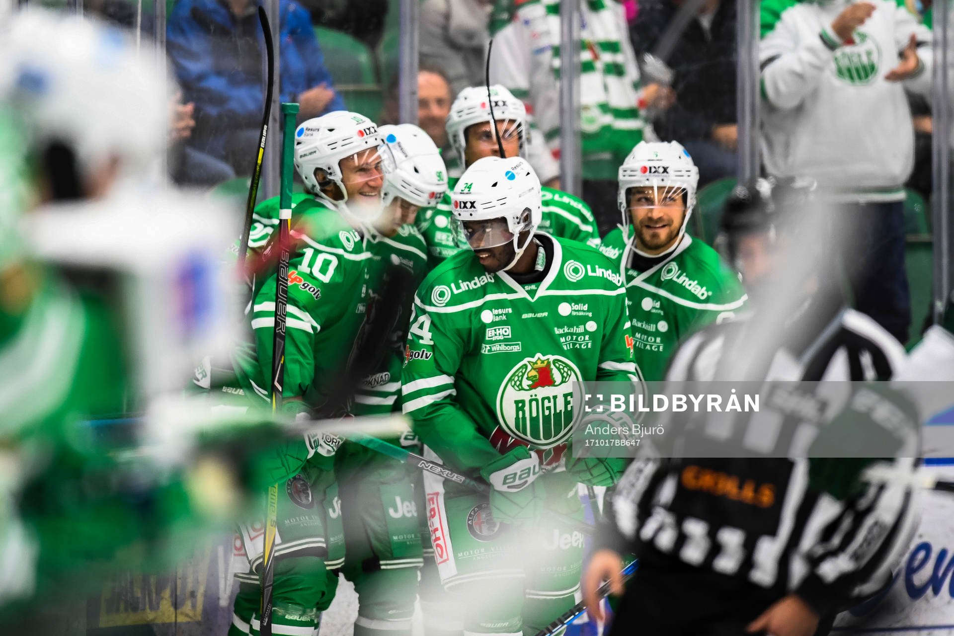 Rögles spelare jublar