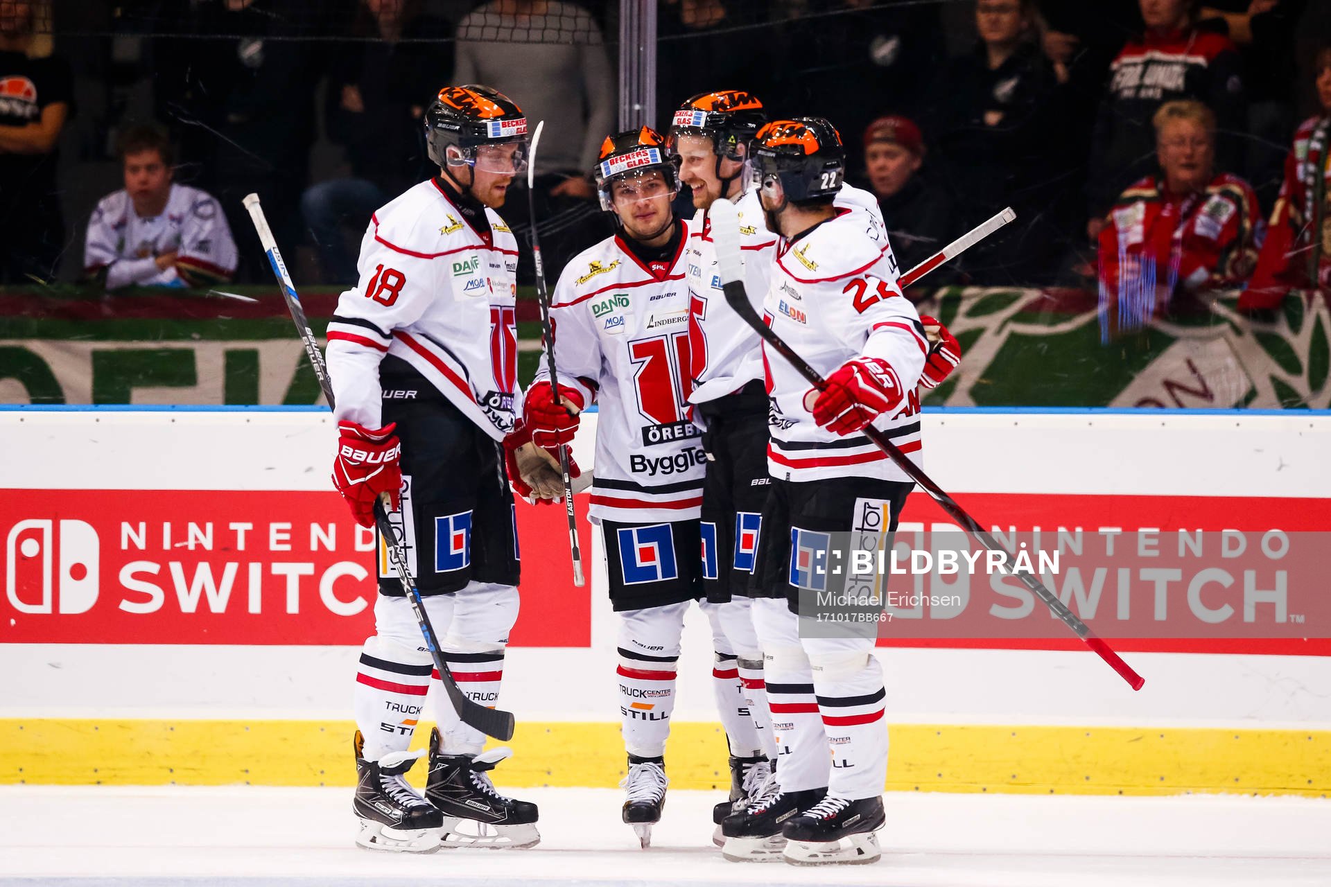 Örebros spelare jublar