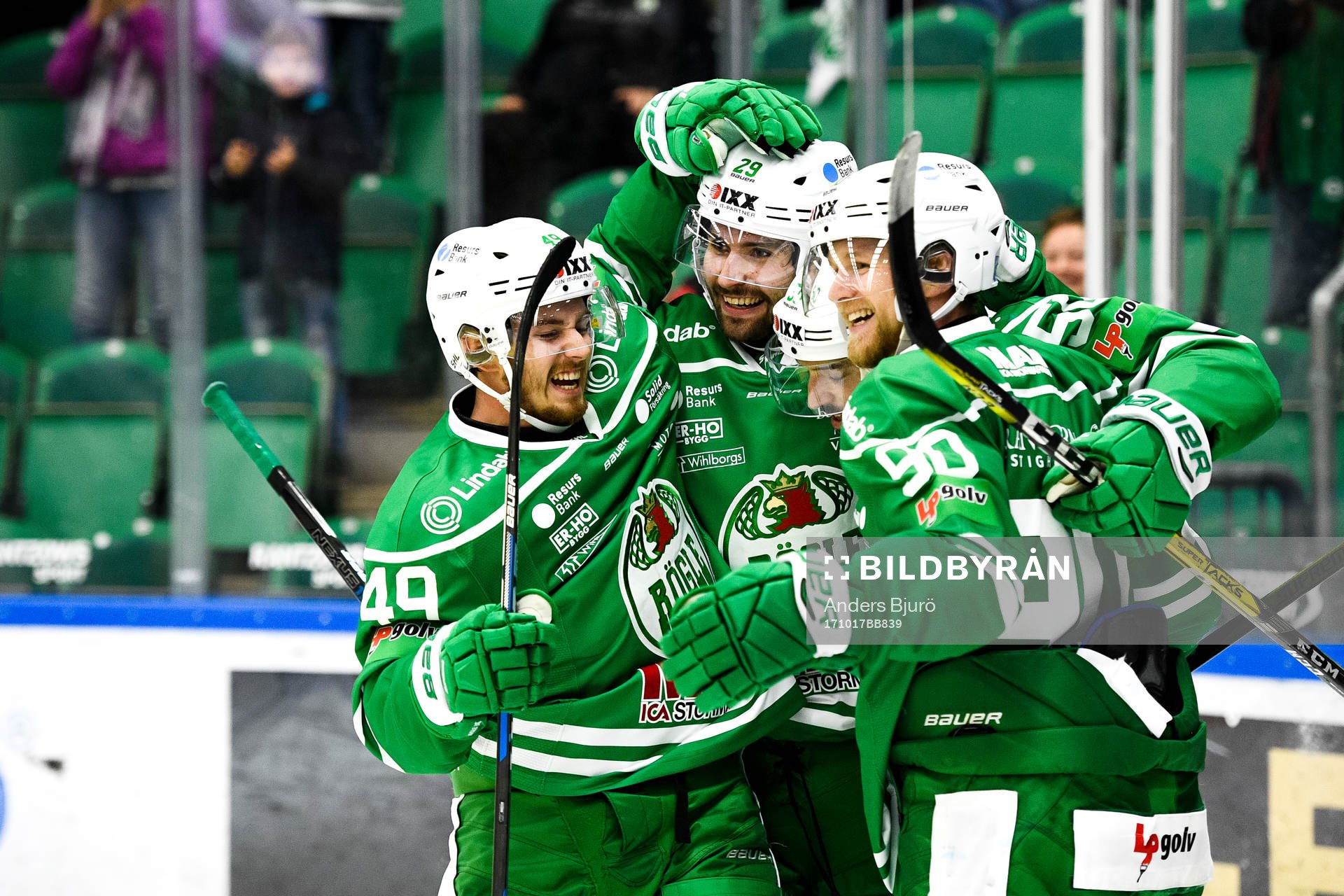 Rögles Sebastian Collberg , Ludvig Rensfeldt och /jublar